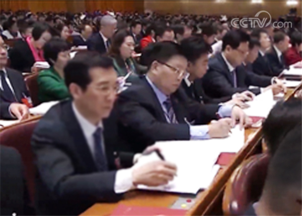 紧跟时代步伐 倾听两会声音——红桃国际药业组织收看第十三届全国人民代表大会开幕式