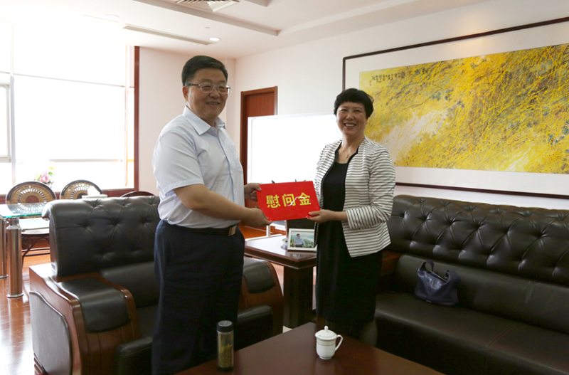 市科协主席许东方一行走访慰问红桃国际药业优秀科技企业家肖伟董事长